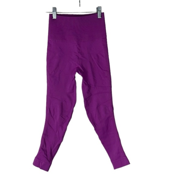 Lululemon Zone In Crop Tight Tender Violet Size 4 - Picture 5 of 6
